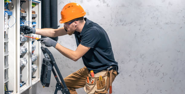 Best Emergency Electrician Near Me  in Runaway Bay, TX